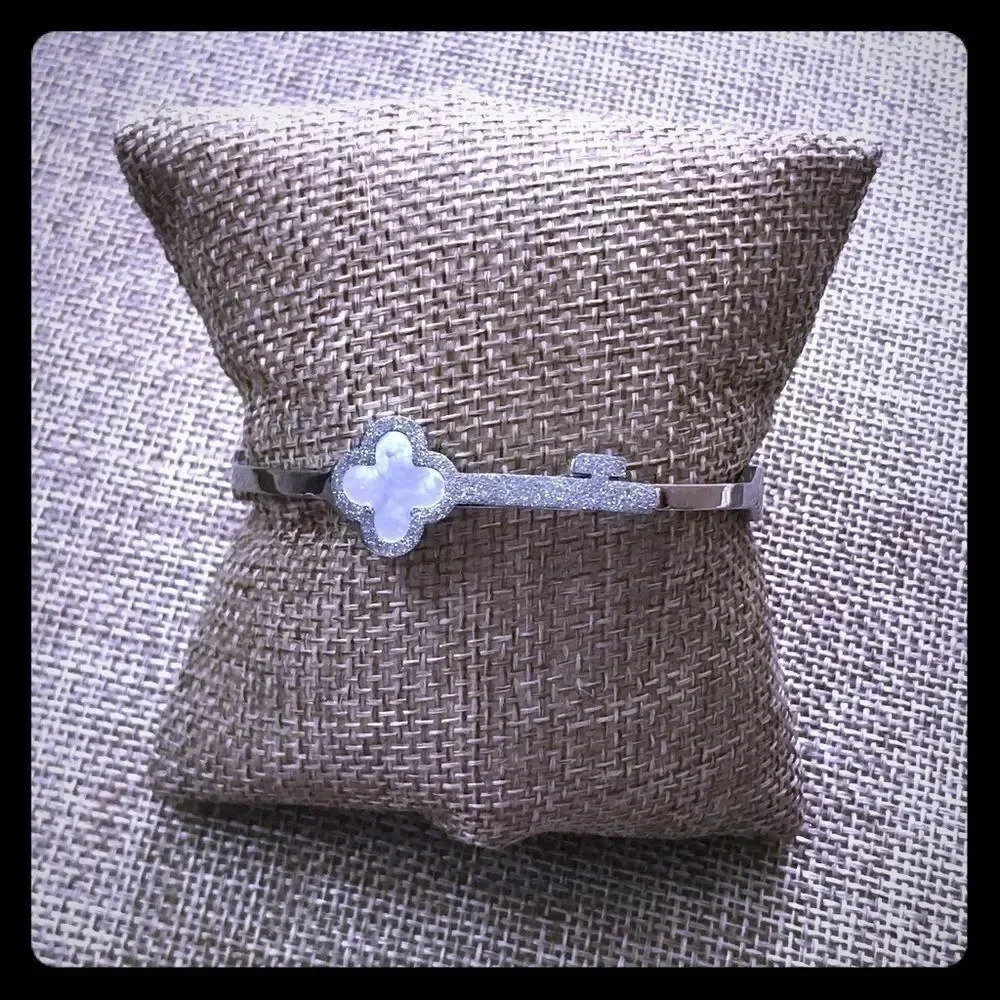 Four leaf clover stainless steel bangle